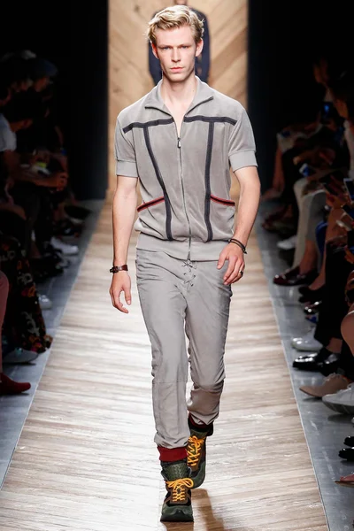 Look 19